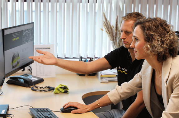 ICT employee solving a computer problem